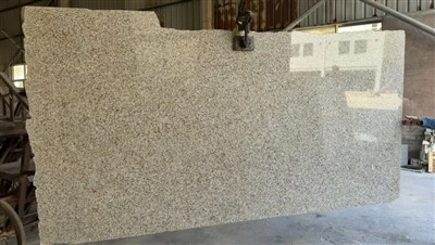 G682 মরিচা হলুদ গ্রানাইট স্ল্যাব